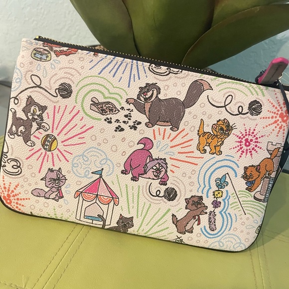 Disney Cats Sketch Dooney & Bourke Wristlet Wallet - Picture 6 of 8